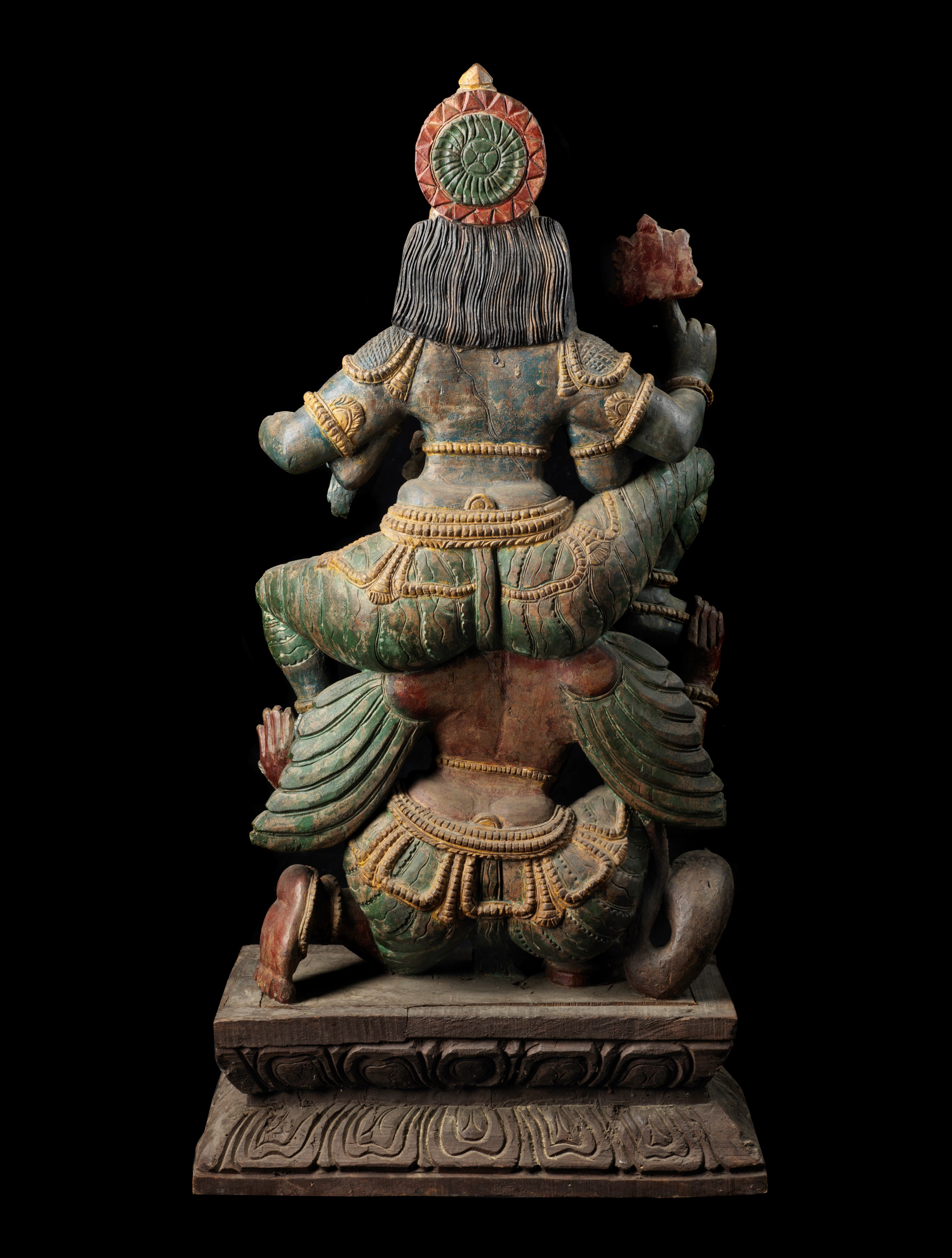 Scultura Indiana in Legno Policromo Raffigurante Parvati e Shiva. Secolo XX