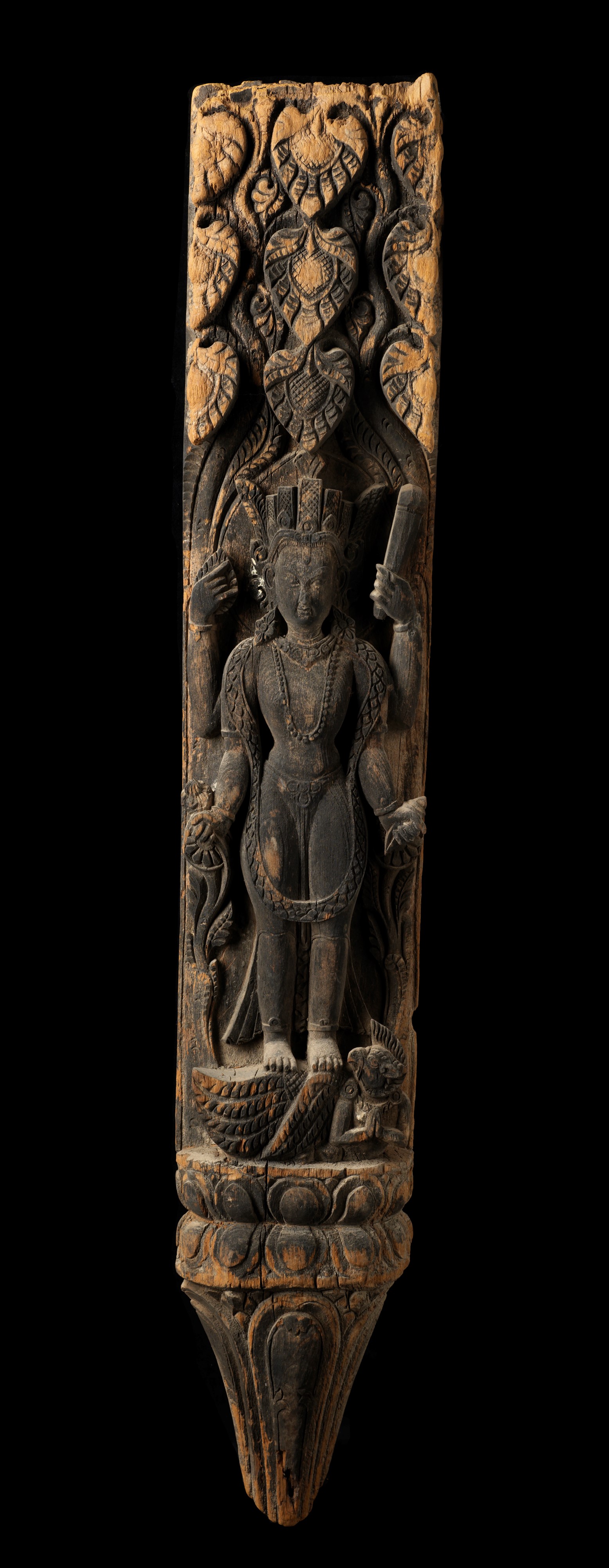 Coppia di Lesene in Legno Raffiguranti Divinità. India, Inizio Secolo XX