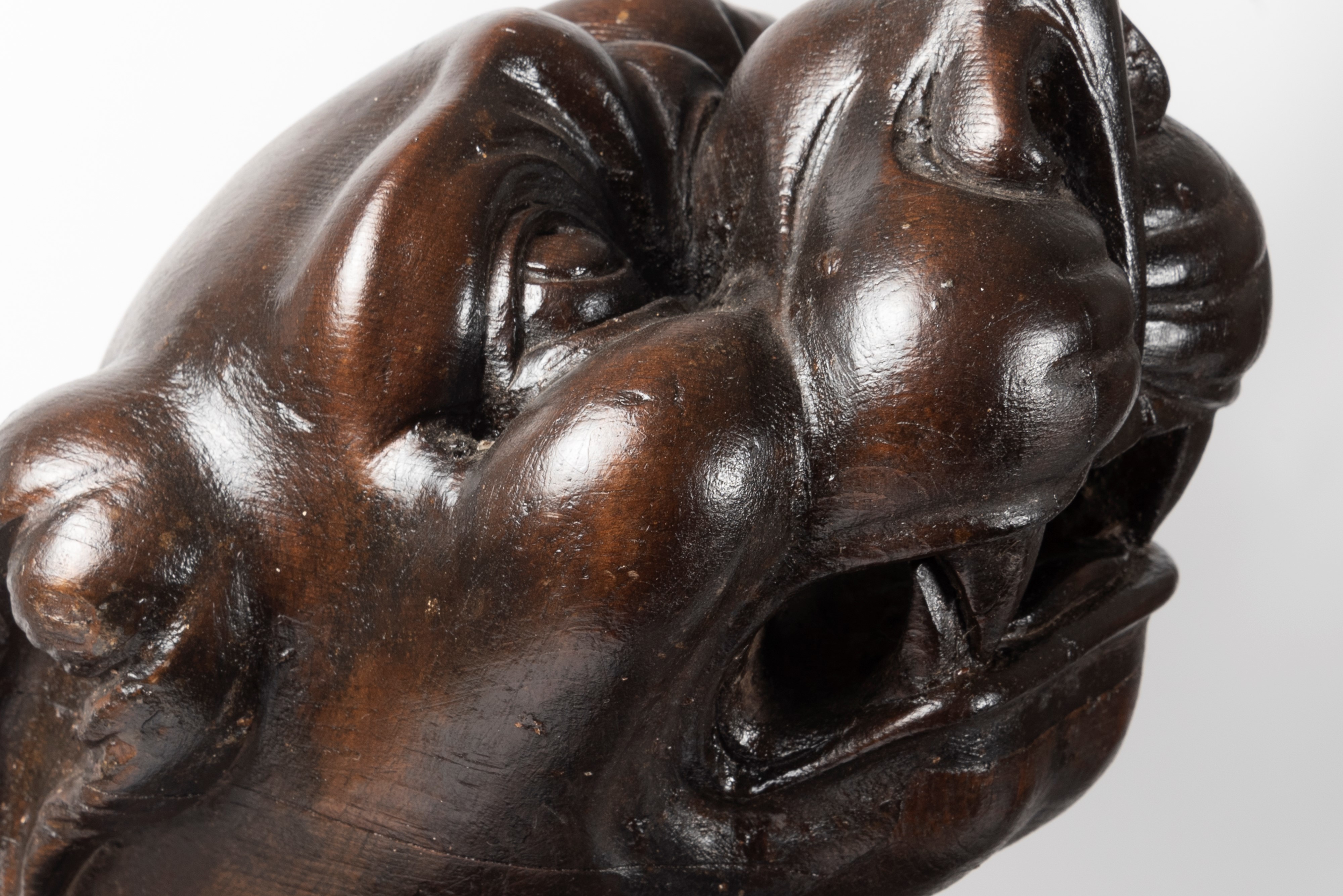 Coppia di Chimere in Legno a Patina Scura, Secolo XIX