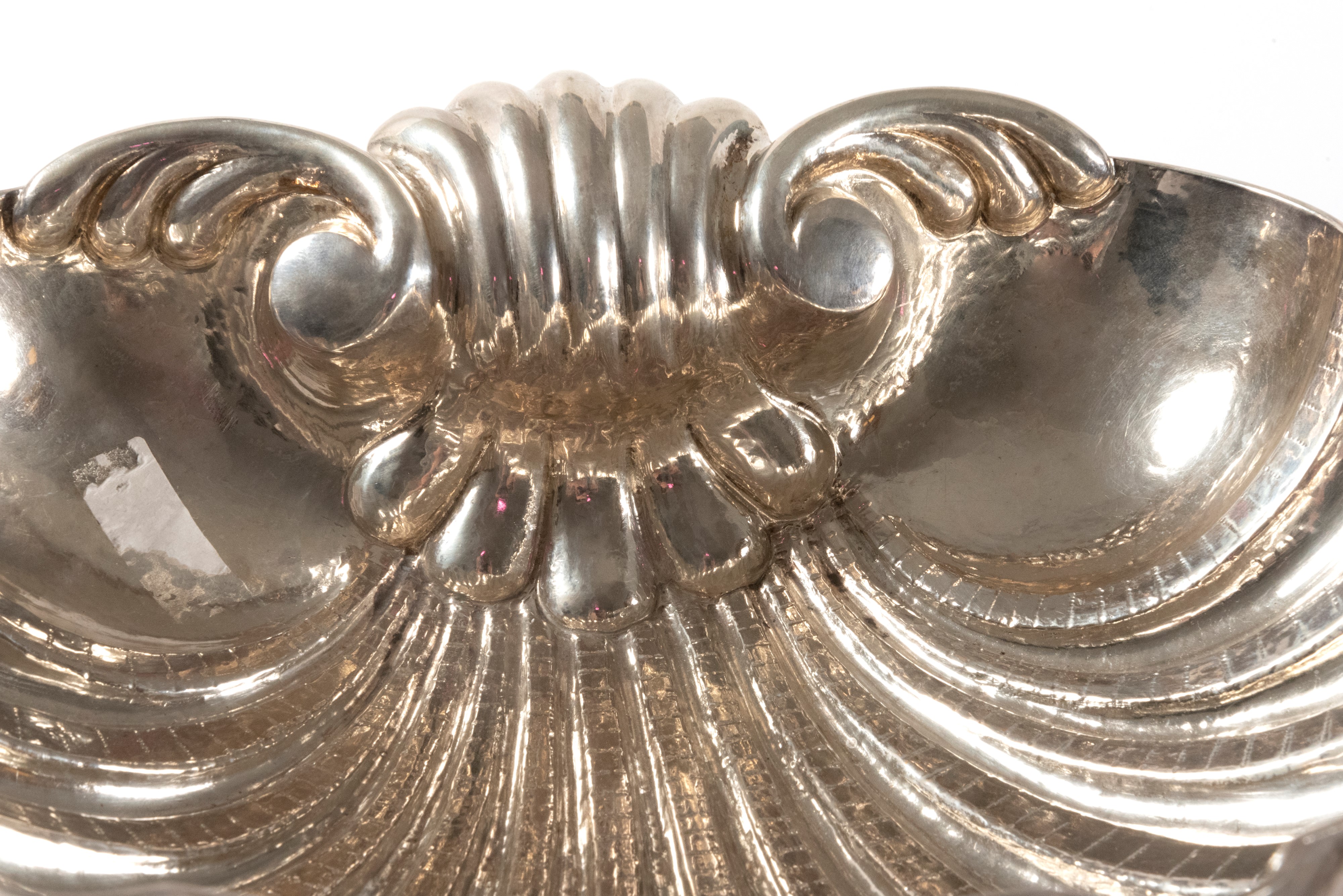 Centrotavola in Argento 800 a Forma di Conchiglia, Argentiere Missaglia Milano