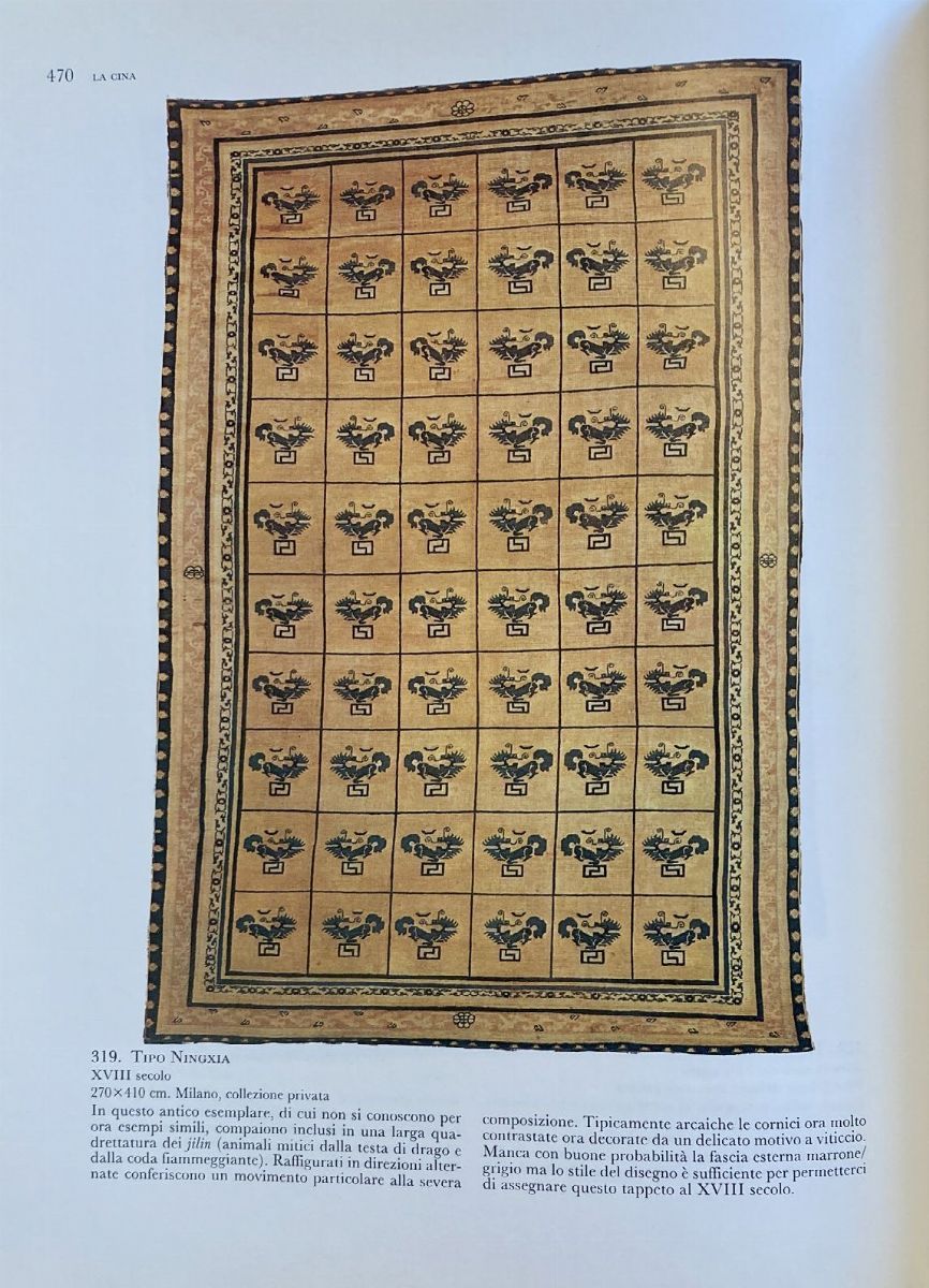 Tappeto Ningxia, Cina, circa 1800, 403 x 268 cm, decorato con jilin entro quadrettatura
