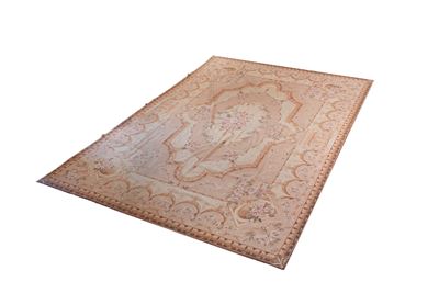 Tappeto Aubusson Color Beige, Bruno e Rosa, con Motivi Geometrici e Floreali, Inizi Secolo XX