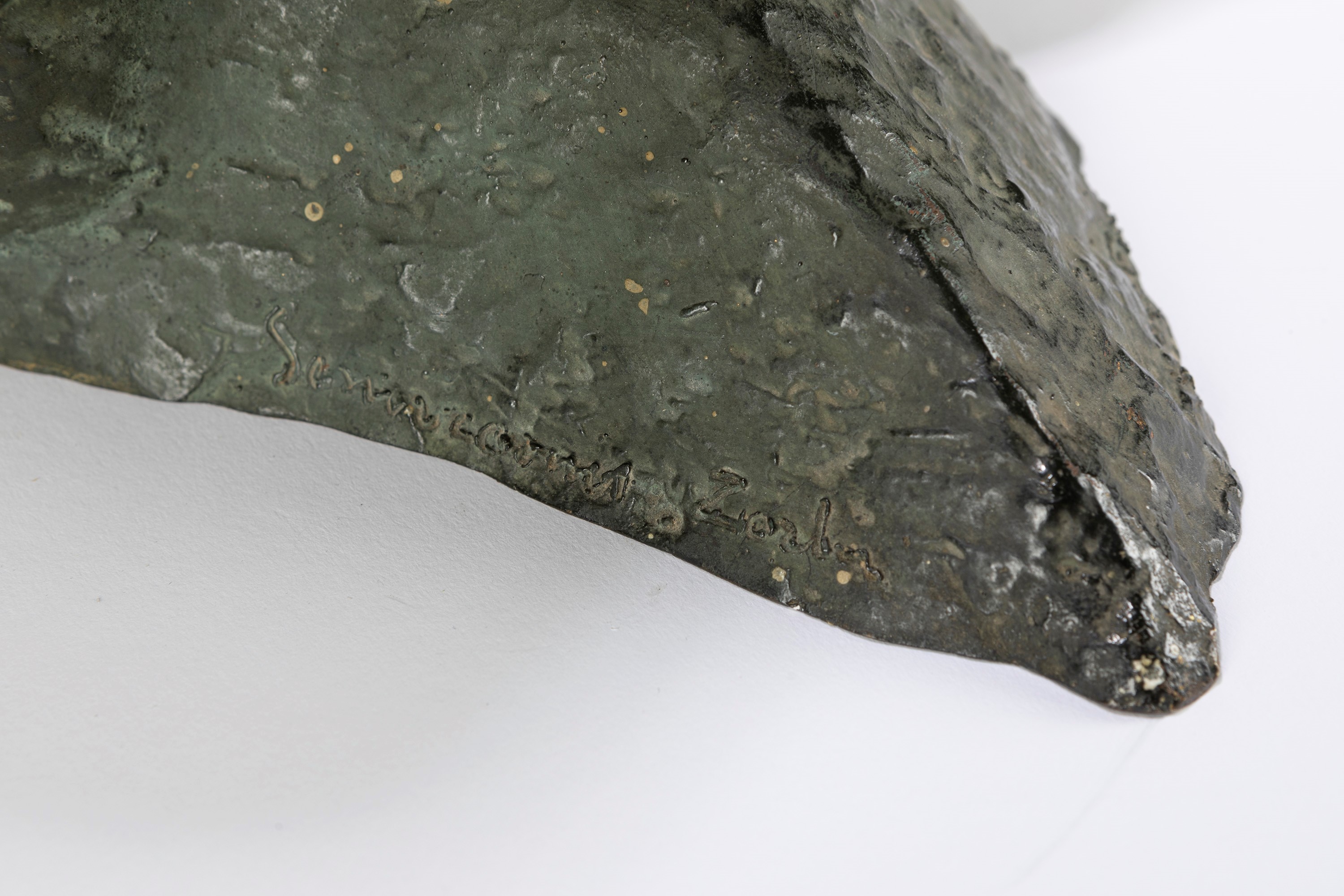 Semiramis Zorlu - Ritratto femminile, scultura in bronzo