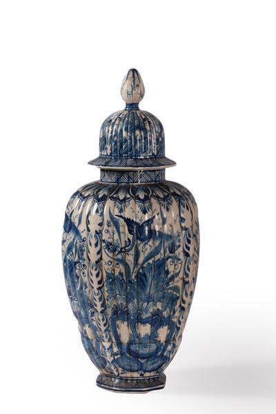 Vaso in Ceramica Bianca e Blu con Coperchio, Delft Secolo XIX