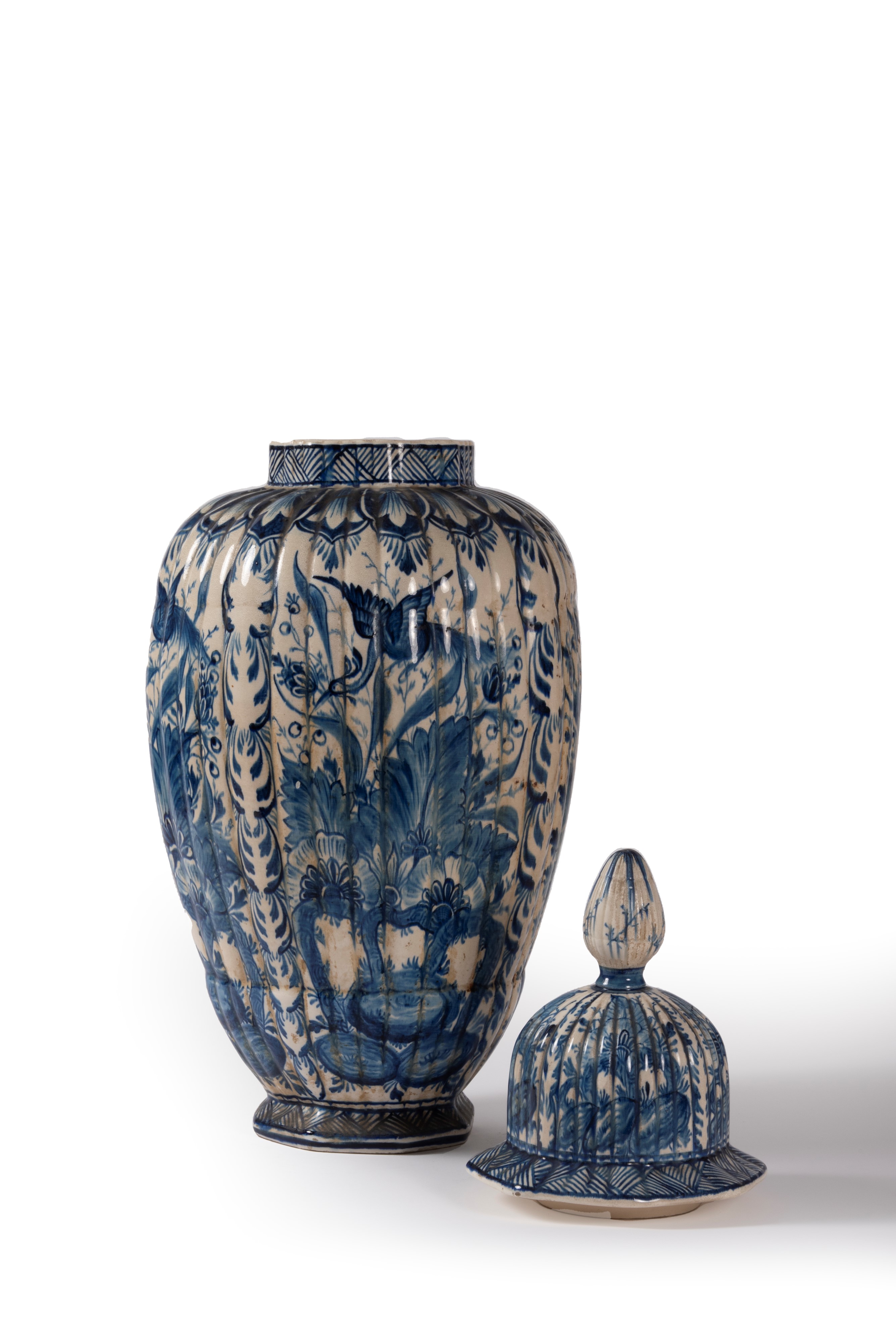 Vaso in Ceramica Bianca e Blu con Coperchio, Delft Secolo XIX