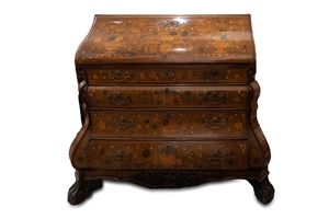 Ribalta in legno riccamente intarsiato, Olanda secolo XVIII