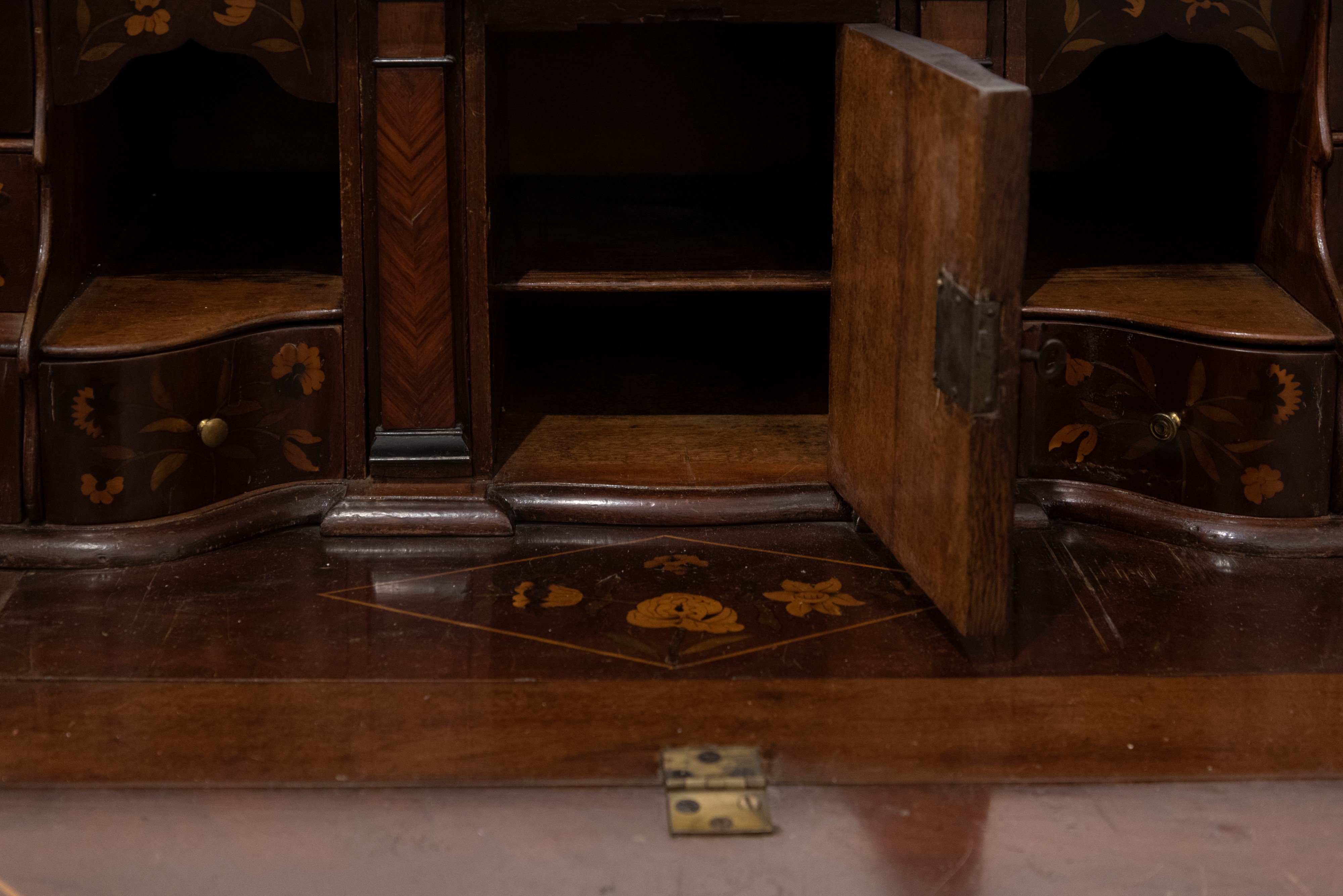 Ribalta in Legno Riccamente Intarsiato, Olanda Secolo XVIII