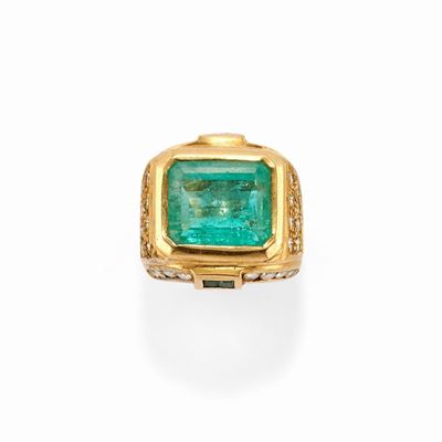 Anello con smeraldo colombiano, oro giallo 18k, circa 6,50 ct