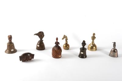 Lotto Composto da Otto Campanelli in Metallo e Legno, Inizio Secolo XX