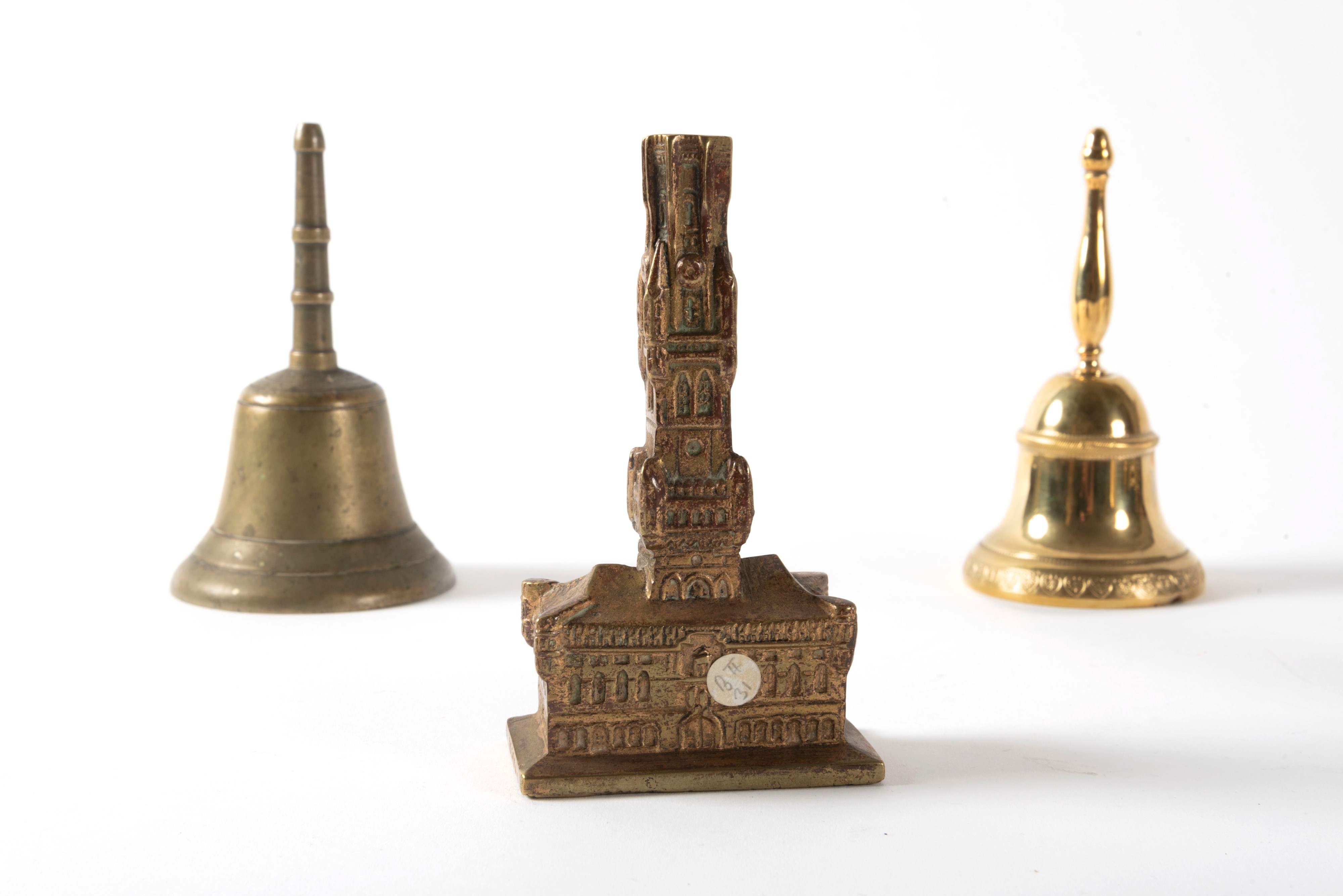 Lotto Composto da Dieci Campanelli in Bronzo e Metalli Vari, Secolo XX