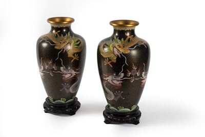 Coppia di Vasi in Smalto Cloisonnè con Draghi, Cina Secolo XX