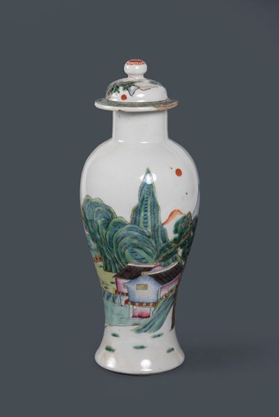 Vaso in Porcellana Policroma, Cina Secolo XIX