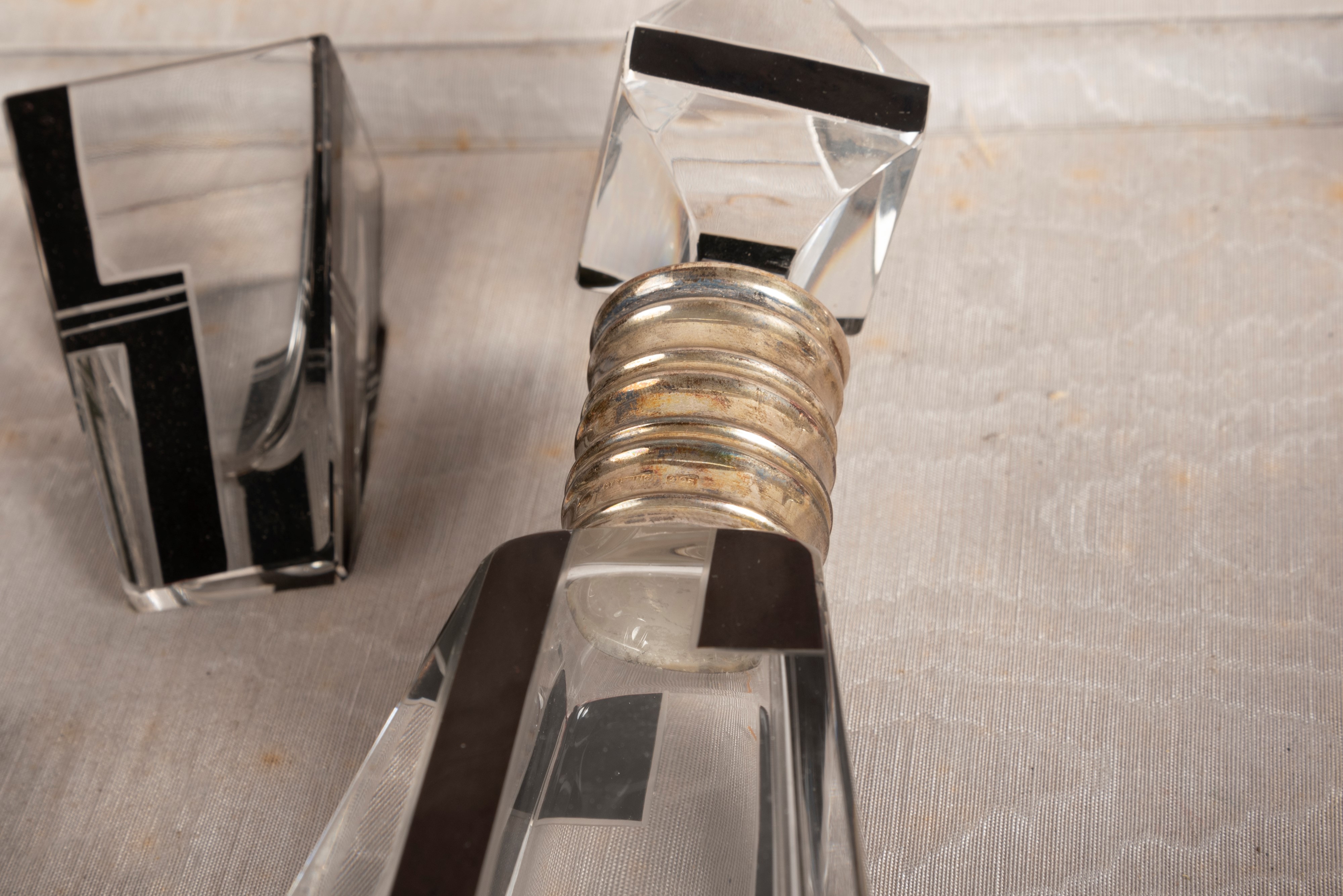 Servizio Decò in Cristallo e Argento Sterling, Composto da Dodici Bicchieri e Due Bottiglie