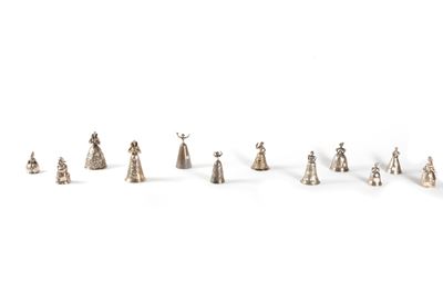 Lotto Composto da Dodici Campanelli in Argento di Manifattura Europea, Secoli XIX-XX