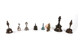 Lot consisting of eight oriental bells, 19th - 20th centuries