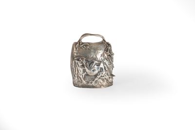 Campanello in Argento con Mucca e Capriolo, Secolo XX