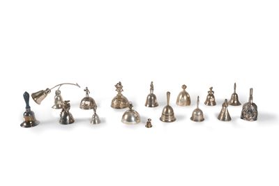 Lotto Composto da Sedici Campanelli in Argento Sterling, Secoli XIX - XX