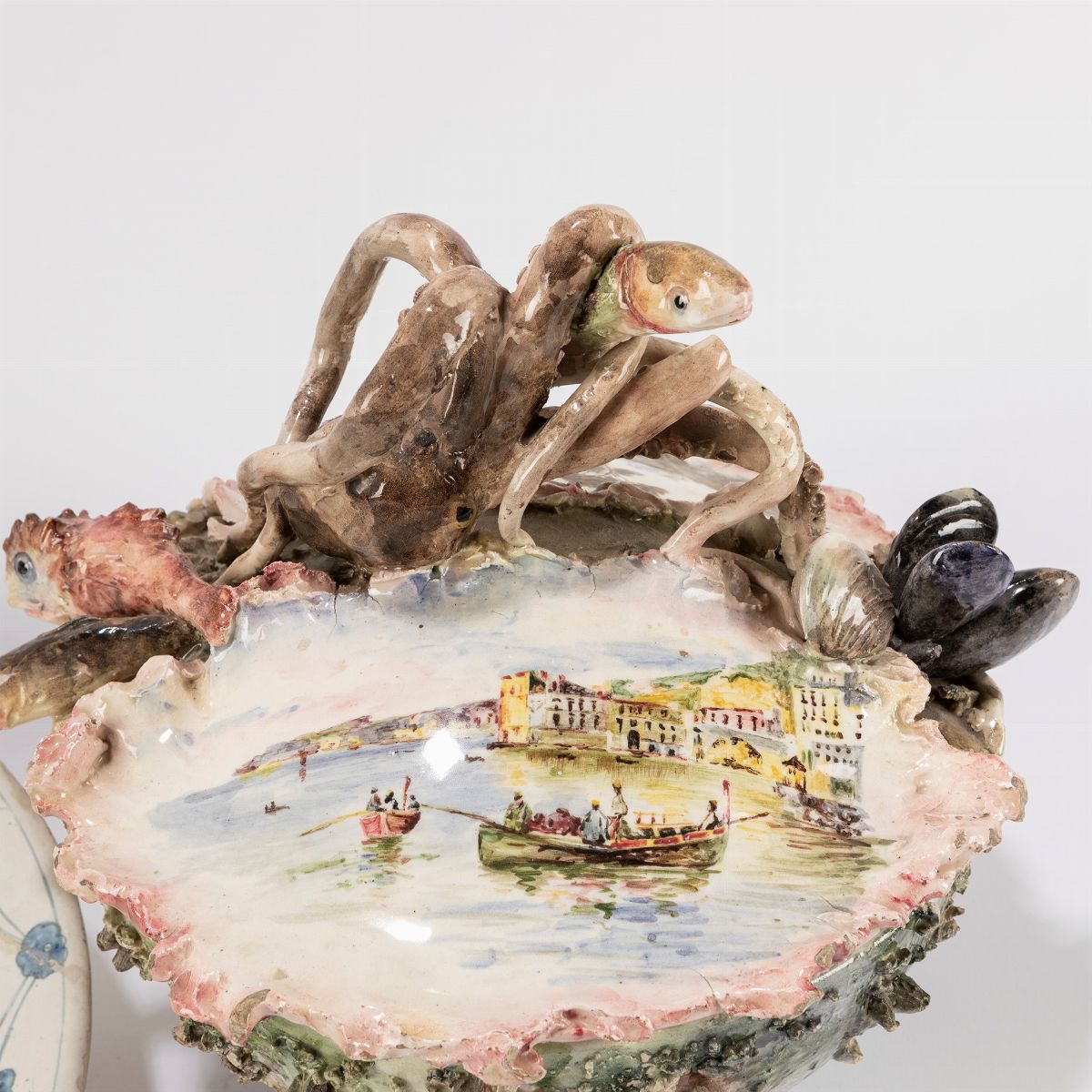 Zuppiera in Maiolica Policroma con Coperchio a Motivi Fitomorfi, Secolo XIX; e un Piatto in Maiol...