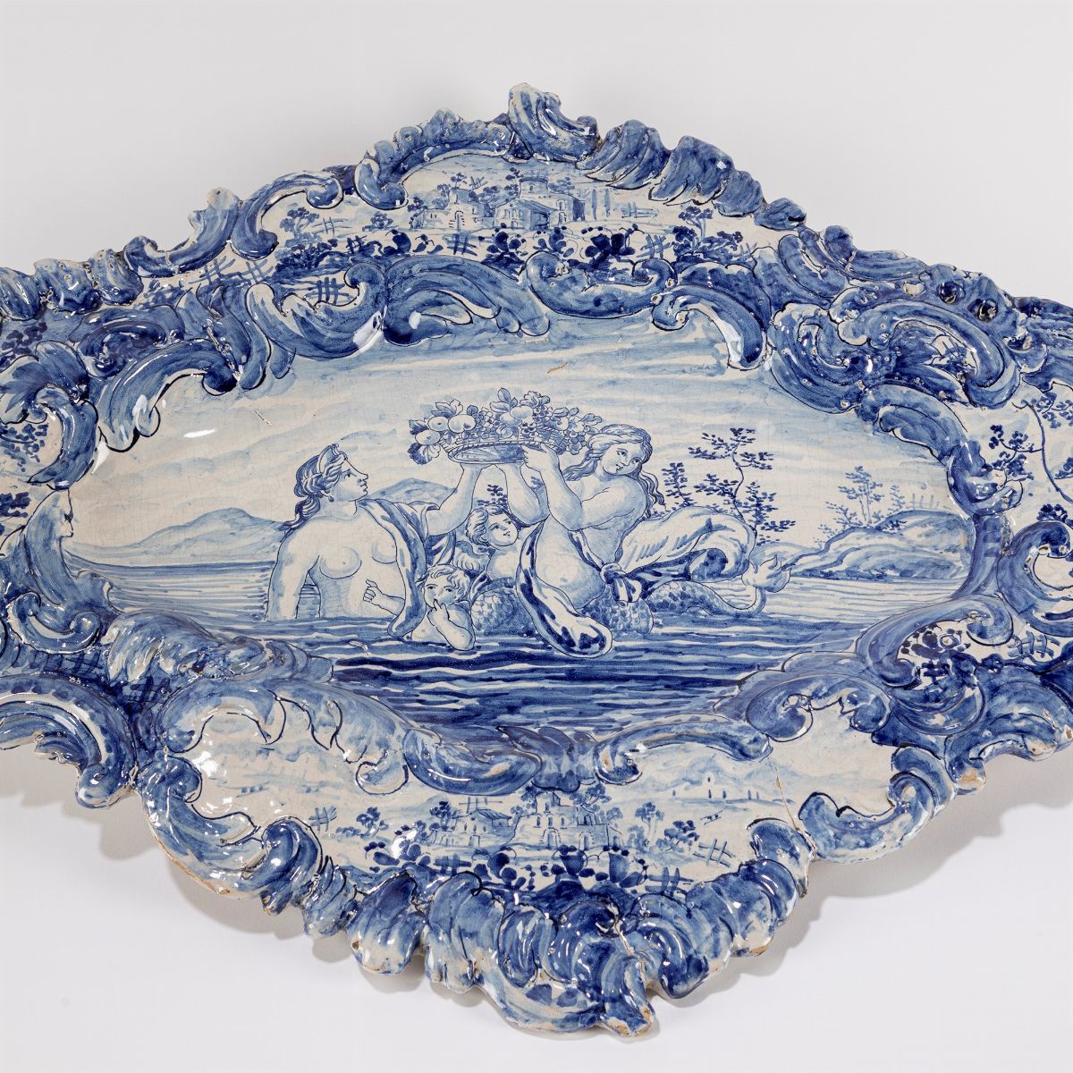 Due Piatti in Ceramica Bianca e Blu nello Stile di Albissola, Secolo XX