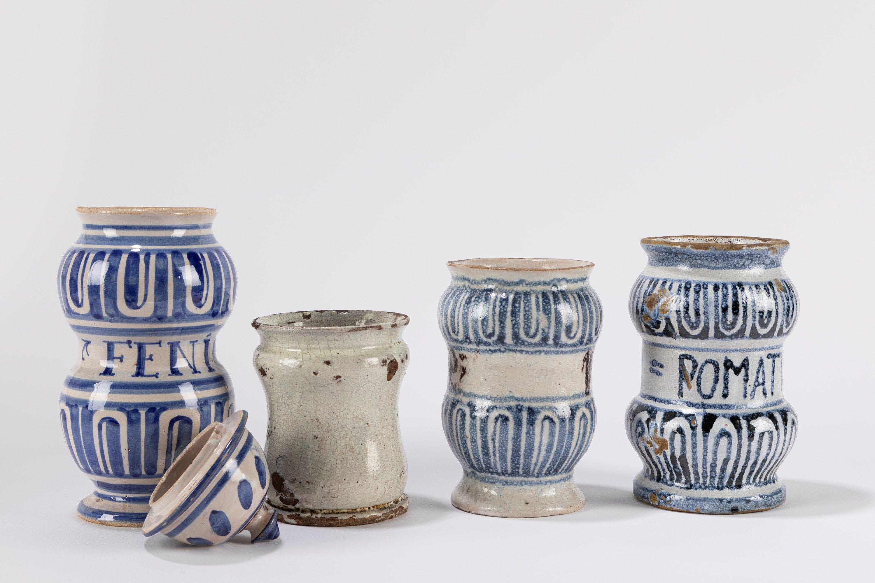 Lotto Composto da Quattro Albarelli in Ceramica Bianca e Blu, Secoli XVIII-XIX
