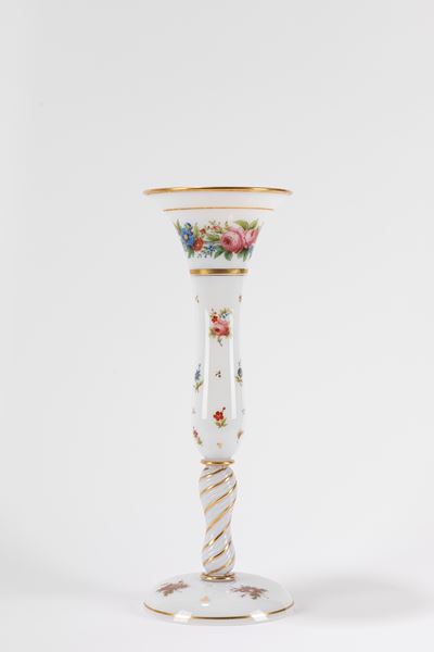 Vaso in Opalina Decorato con Motivi Floreali, Secolo XX