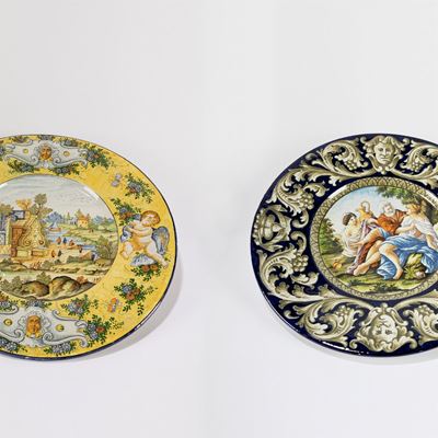 Due Grandi Piatti in Maiolica Policroma, Fine Secolo XIX