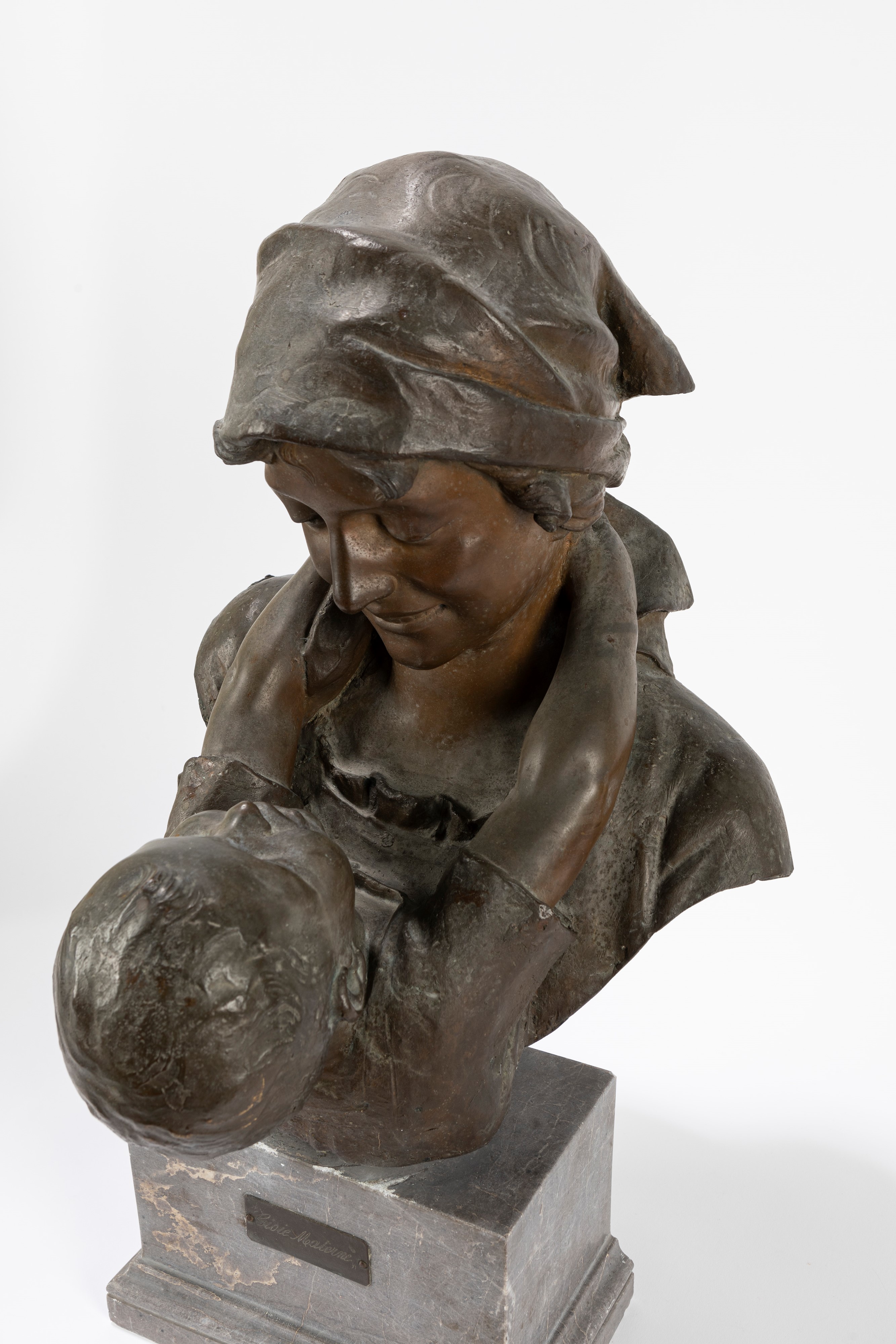 Scuola Napoletana, Secolo XIX - Scuola napoletana, Gioie materne, scultura in bronzo su base in m...