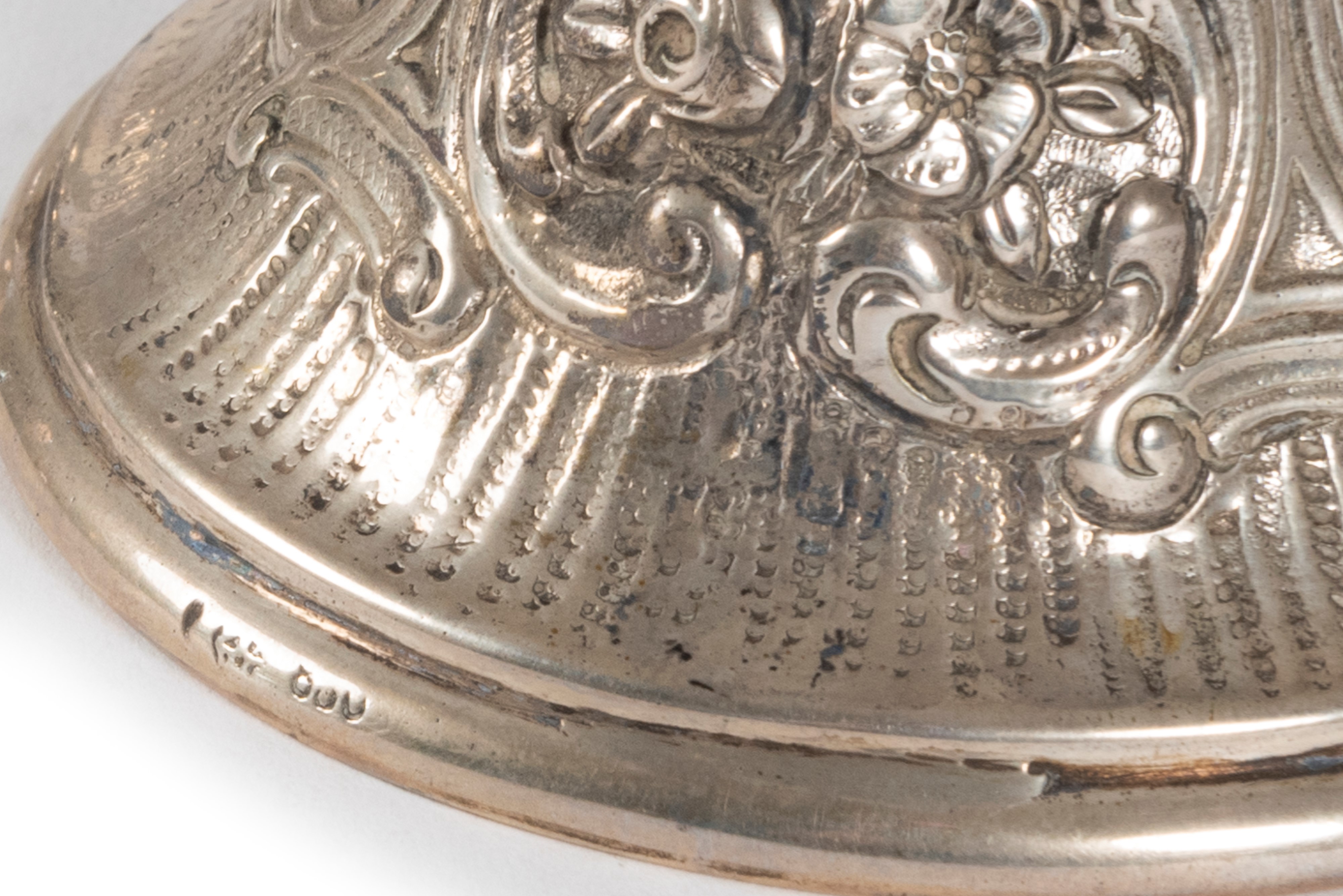 Lotto Composto da Quindici Campanelli in Argento e uno Piccolo in Metallo di Epoche Varie