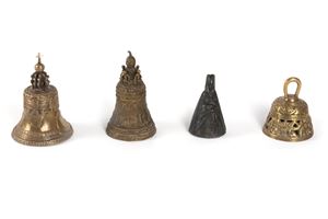 Lotto composto da quattro campanelli in bronzo, secolo XIX