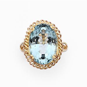 A 18K red gold and aquamarine ring