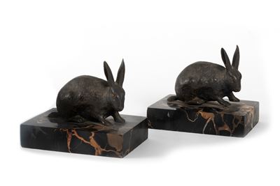 Coppia di Sculture in Bronzo Raffiguranti Leprotti, Secolo XX