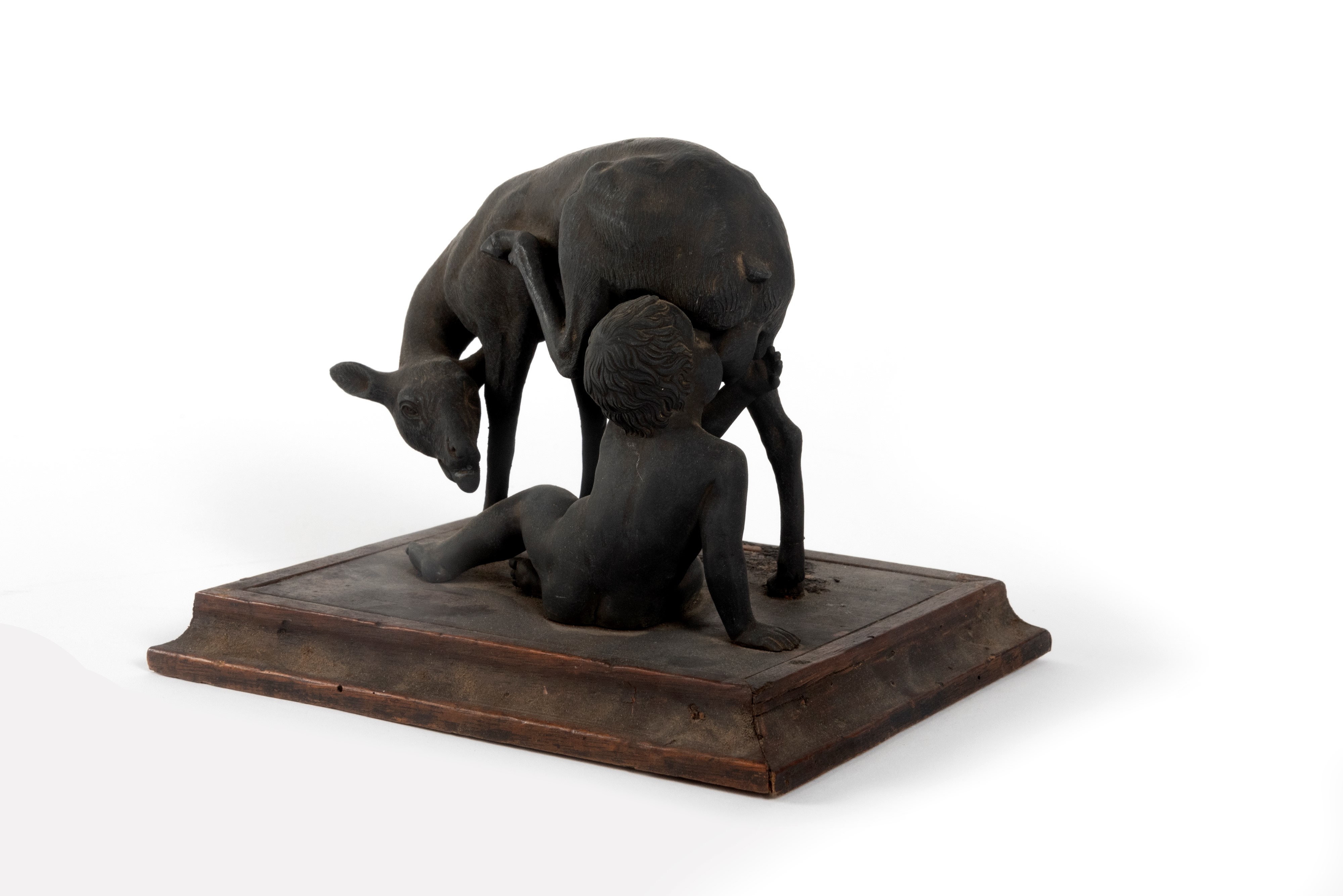 Scultura in Bronzo Raffigurante Cerbiatta che Allatta un Bambino, Secolo XX
