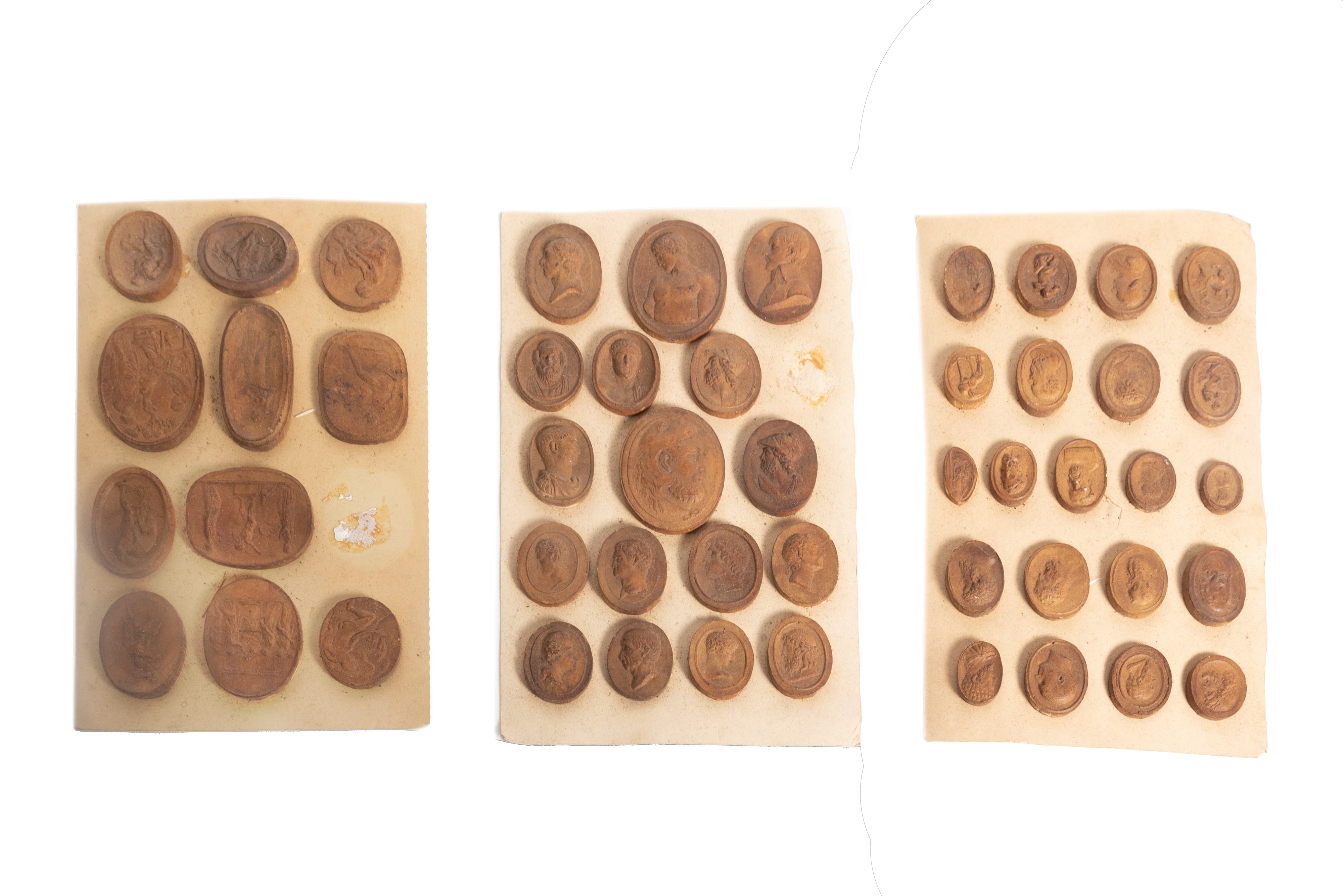 Lotto Composto da 193 Calchi in Gesso da Antichi Cammei