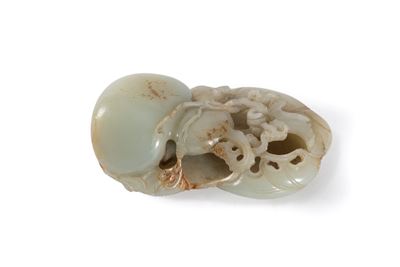 Scultura in Giada Celadon Raffigurante Doppia Zucca, Foglie e Racemi, Cina, Dinastia Qing, Secolo...