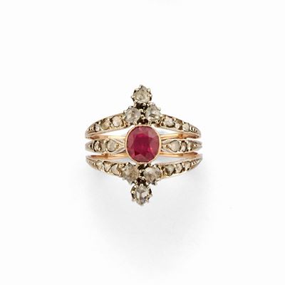 Anello con rubino sintetico ovale e diamanti, argento e oro bassa caratura