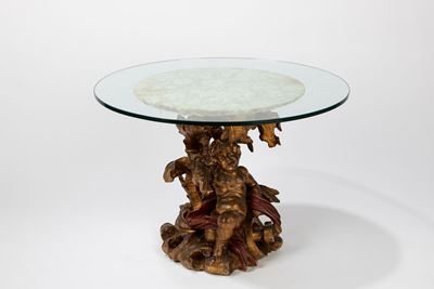 Tavolino Composto da Base in Legno Riccamente Intagliata e Dorata e Piano Rotondo in Vetro