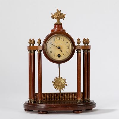Stewart, Orologio da appoggio in legno e metallo dorato, inizi del XX secolo