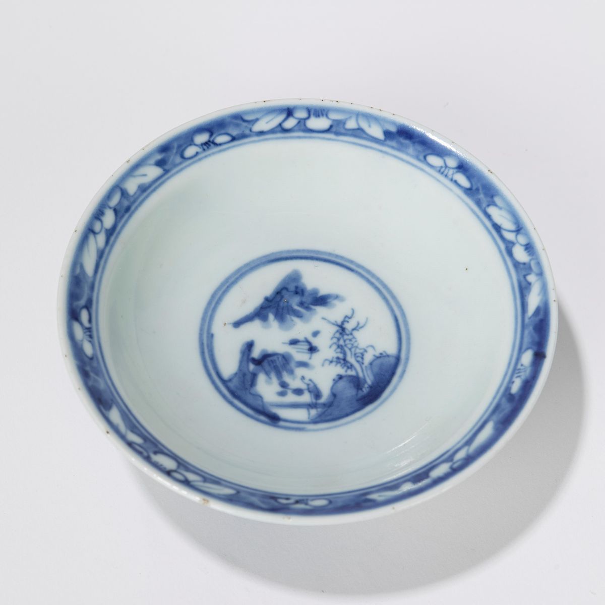 Ciotola in porcellana bianco e blu, Cina, fine secolo XIX