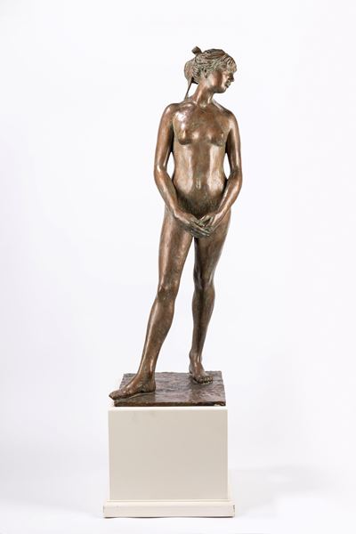 Nudo femminile, scultura in bronzo su base in legno