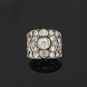 A 18K white gold and diamond ring