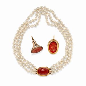 A 18k yellow gold, 9k gold and metal, cultured pearl, cameo, carnelian and glass paste lot of jewels, defects