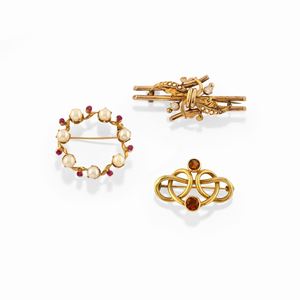 Three 18k yellow gold, cultured pearl, stone and synthetic stone brooches