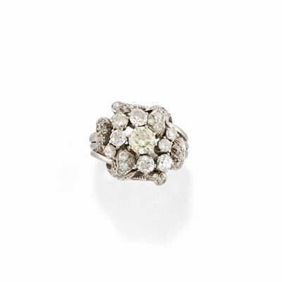 Anello in oro bianco 18k con diamanti taglio vecchio