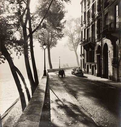 Matin d'automne. The quai d'Anjou toward the Hotel de Lauzun, Paris, stampa vintage alla gelatina...