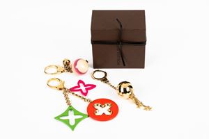 Lotto composto da portachiavi e charms