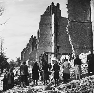 Capa Robert - Untitled (Bombing in Lipsia)