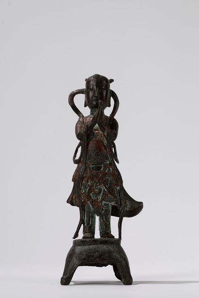 Cina, dinastia Ming, Scultura in bronzo raffigurante figura in preghiera, secolo XVI/XVII