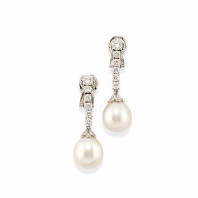 Orecchini, in oro bianco 18k con perle coltivate e diamanti