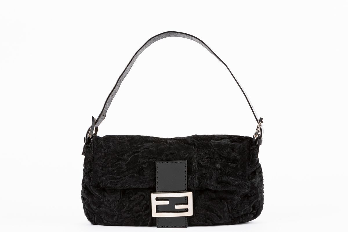 Black fendi baguette discount bag