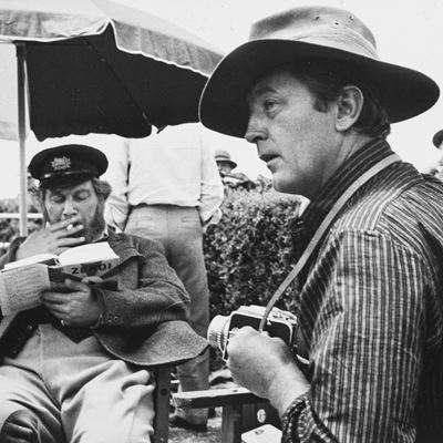 Robert Mitchum e Peter Ustinov in 'I nomadi', stampa vintage alla gelatina ai sali d'argento